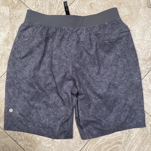 Lululemon T.H.E. Lined 9” Men’s Workout Shorts Gray Size L - Picture 3 of 6